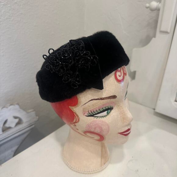 Nicholas Ungar Hats Black Felt Cap Italy c 1940s Pillbox Hat Beaded Accent - Picture 2 of 4